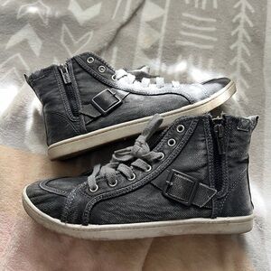 Women’s Sneakers 6.5 high top grey